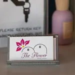 The Flower 2* Oia