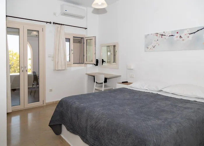 The Flower Inn Oia (Santorini)