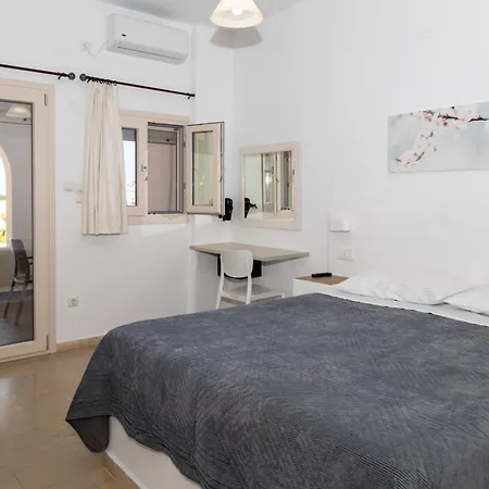 The Flower Inn Oia (Santorini)