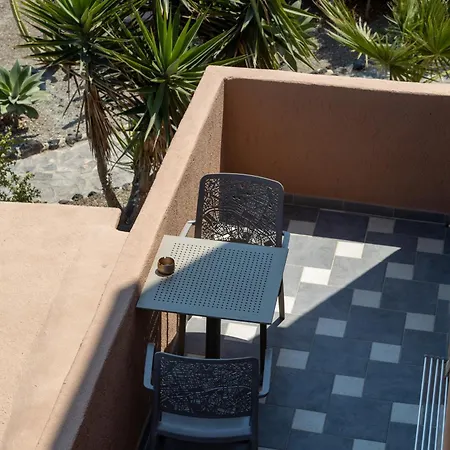 The Flower 2* Oia (Santorini)